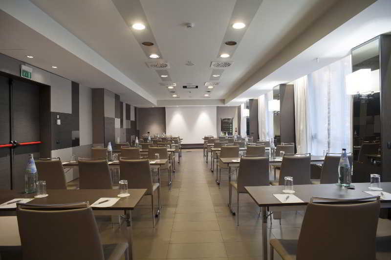 Hotel Nh Trento Exteriér fotografie