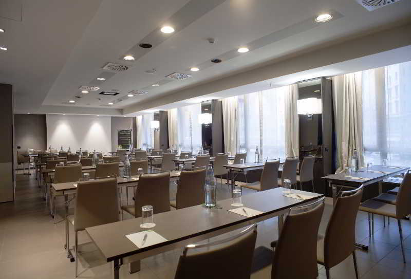 Hotel Nh Trento Exteriér fotografie